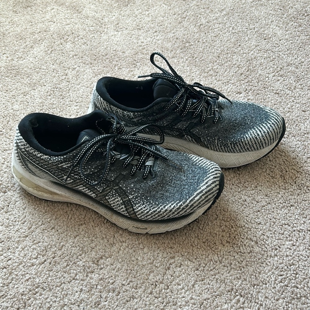 ASICS GT2000 running shoe, Size 8
